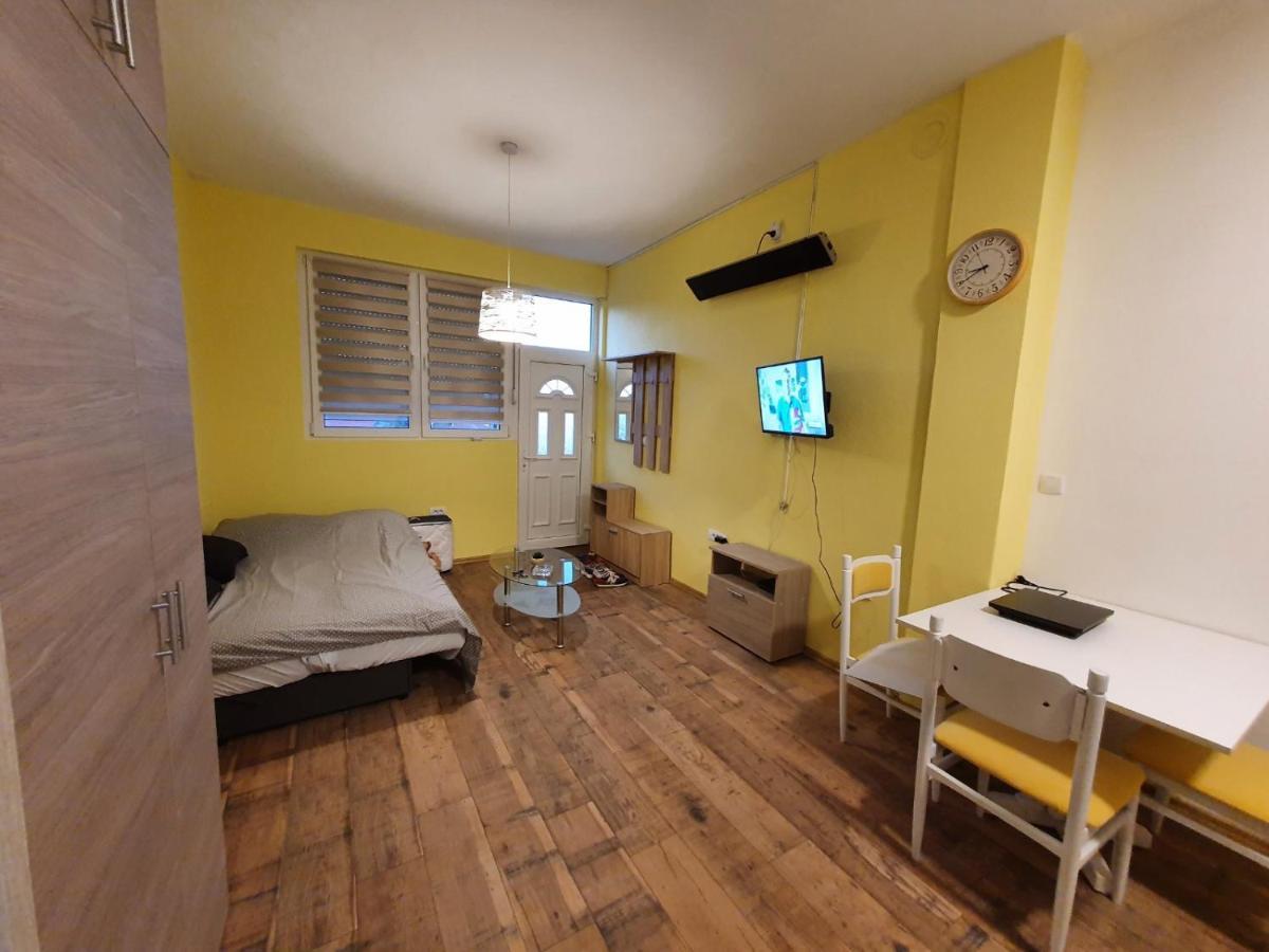 Apartmani Sarti บันยาลูกา ภายนอก รูปภาพ